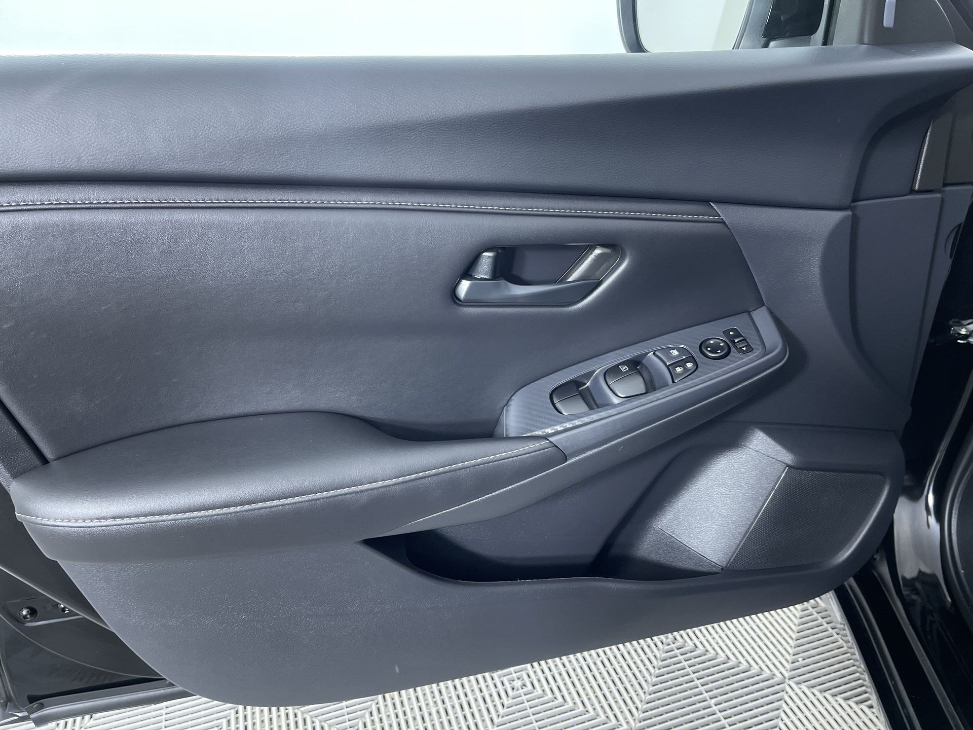 Certified 2025 Nissan Sentra S FWD image 14