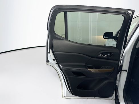 Used 2019 GMC Acadia SLE image 25