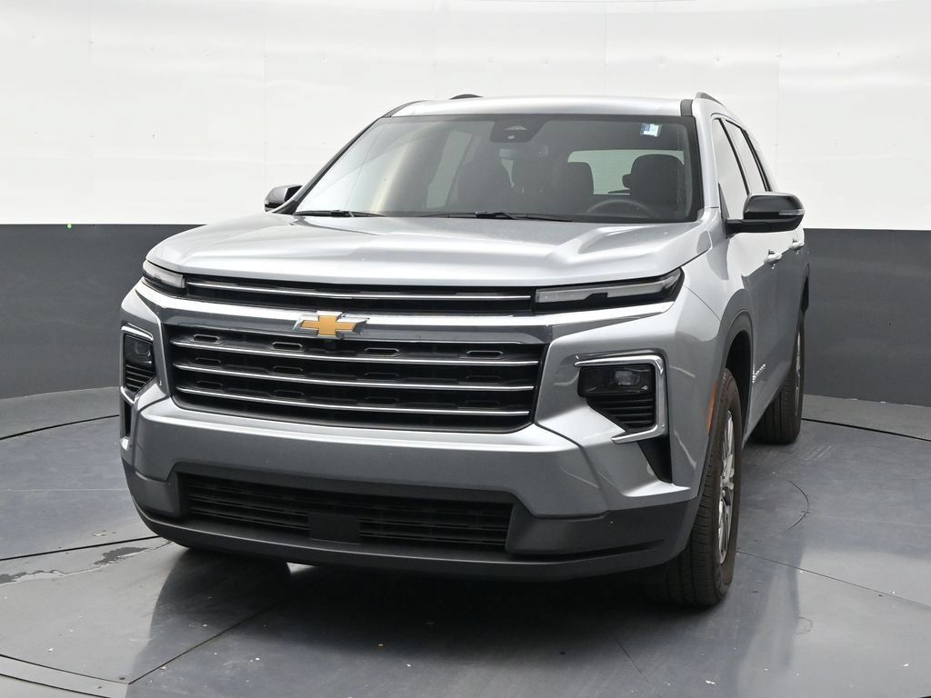 Used 2026 Chevrolet Traverse LT FWD image 8
