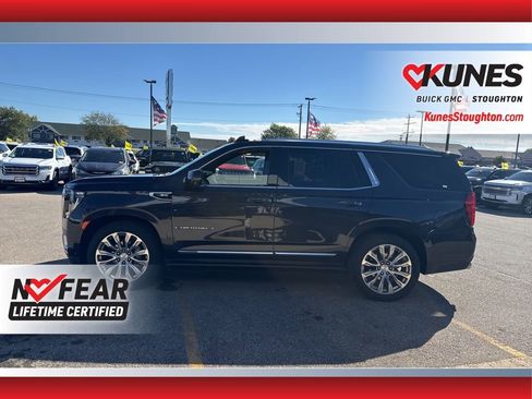Used 2024 GMC Yukon Denali w/ Denali Reserve Package image 8