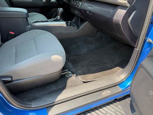 Used 2018 Toyota Tacoma SR5 RWD image 12