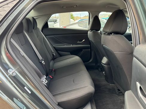 Used 2025 Hyundai Elantra SE FWD image 20