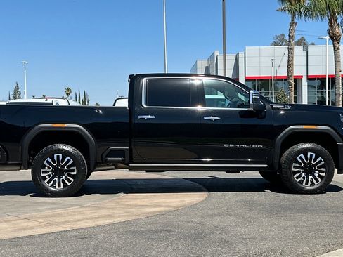 Certified 2025 GMC Sierra 2500 Denali Ultimate AWD/4WD image 3