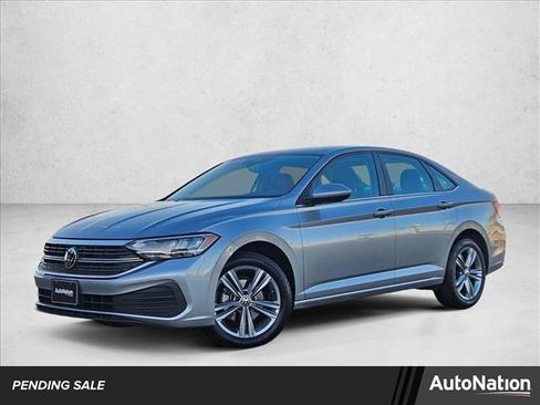 Used 2024 Volkswagen Jetta SE image 1