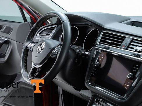 Used 2021 Volkswagen Tiguan SE image 72
