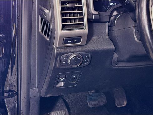 Used 2020 Ford F150 Platinum w/ Equipment Group 701A Luxury AWD/4WD image 4