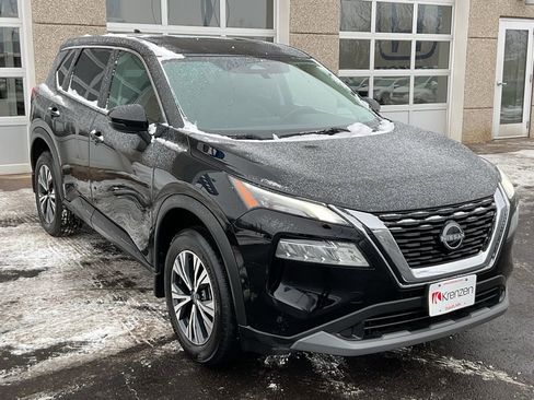 Used 2022 Nissan Rogue SV image 3