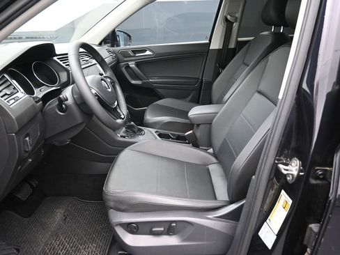 Used 2020 Volkswagen Tiguan SE w/ Panoramic Sunroof Package FWD image 21