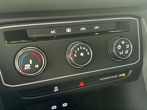 Used 2021 Volkswagen Atlas Cross Sport S image 17