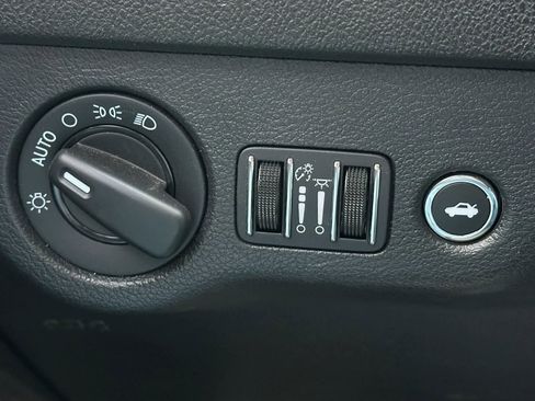 Used 2019 Dodge Charger SXT RWD image 19