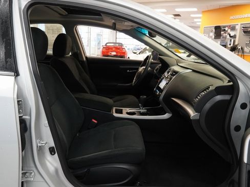 Used 2015 Nissan Altima 2.5 SV w/ Convenience Package image 26