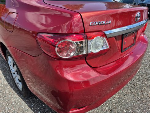 Used 2013 Toyota Corolla LE FWD image 12