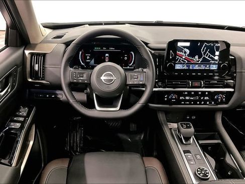 New 2025 Nissan Pathfinder Platinum w/ Lighting Package (N93) AWD/4WD image 19