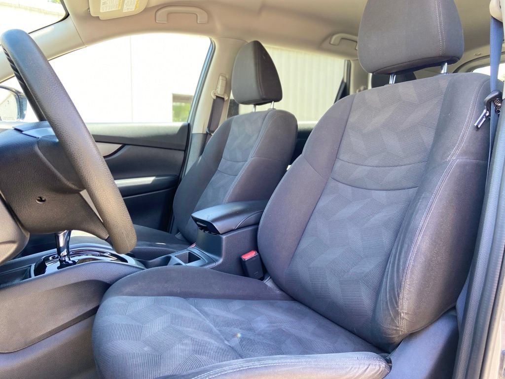 Used 2016 Nissan Rogue SV FWD image 15