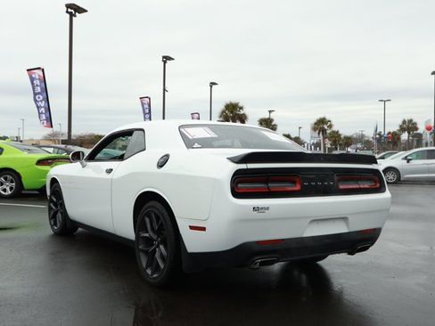 Used 2019 Dodge Challenger SXT w/ Blacktop Package image 8