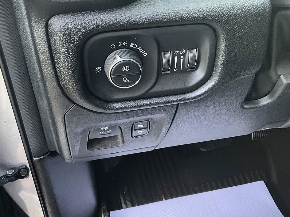 Used 2022 RAM 1500 Laramie AWD/4WD image 19