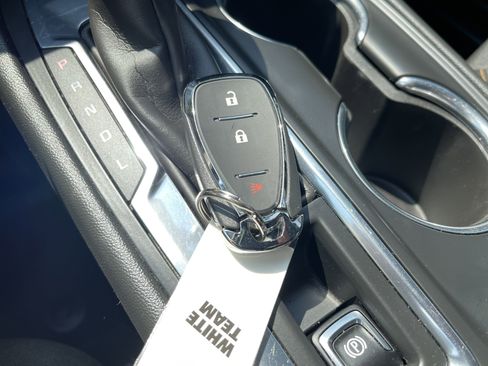 Used 2023 Chevrolet Equinox LT image 40