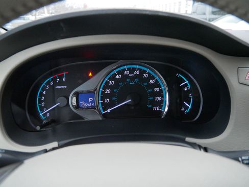 Used 2013 Toyota Sienna XLE image 21