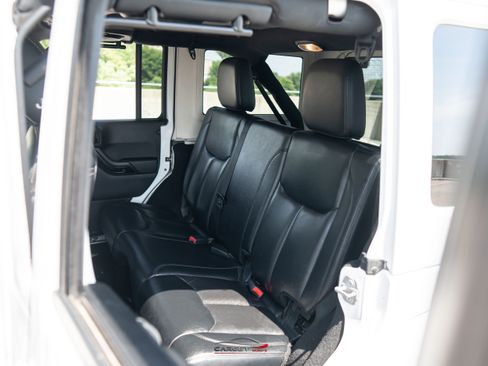 Used 2014 Jeep Wrangler Unlimited Sahara AWD/4WD image 20