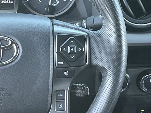 Used 2022 Toyota Tacoma TRD Sport w/ TRD Premium Sport Package AWD/4WD image 21
