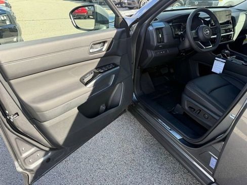 New 2025 Nissan Pathfinder SL w/ Lighting Package (N92) image 8