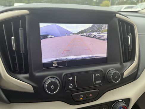 Used 2024 GMC Terrain Denali AWD/4WD image 12