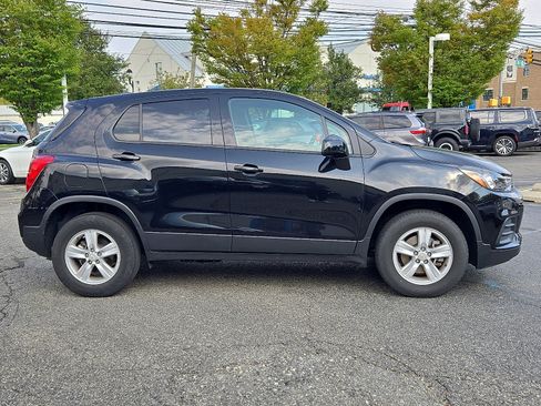 Used 2022 Chevrolet Trax LS w/ Tint and Cruise Package image 8