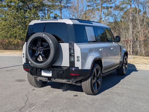 New 2026 Land Rover Defender 110 X-Dynamic SE image 5