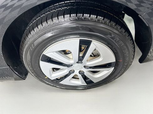 Used 2017 Toyota Prius Four image 11