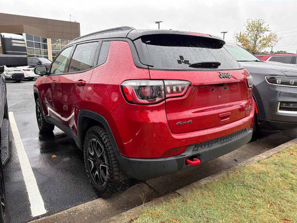 Used 2025 Jeep Compass Trailhawk AWD/4WD image 4