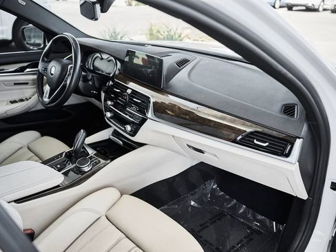 Used 2018 BMW 540i w/ Premium Package RWD image 22