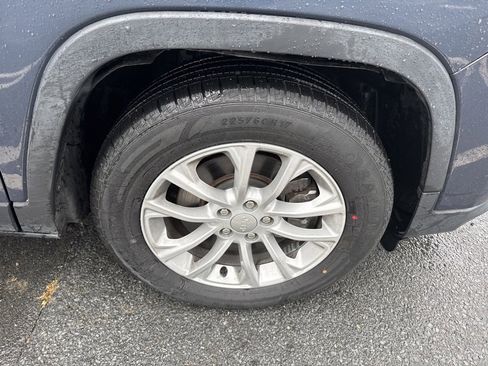 Used 2021 Jeep Cherokee Latitude image 12