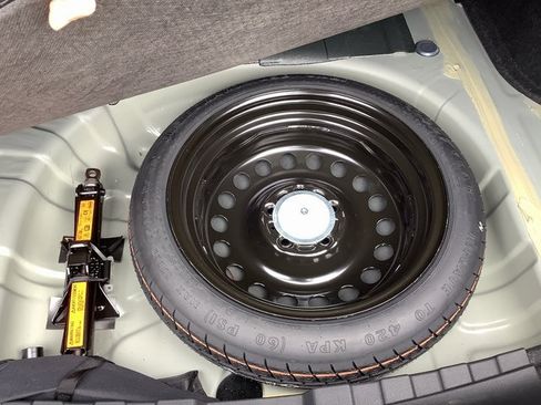 Used 2025 Nissan Sentra SR w/ SR Premium Package image 30