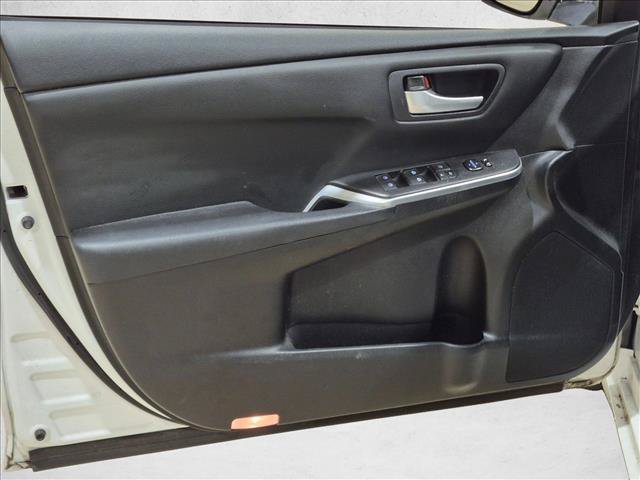 Used 2015 Toyota Camry SE FWD image 6