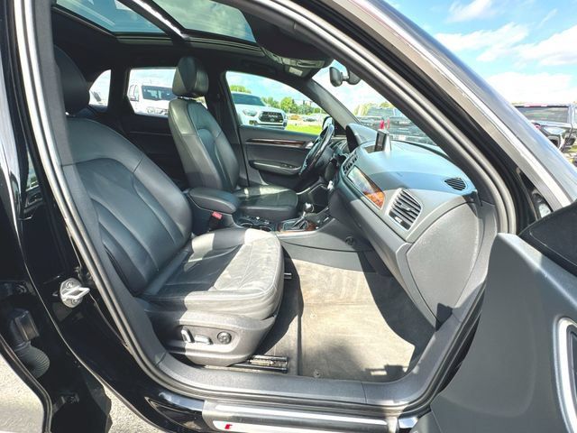 Used 2017 Audi Q3 2.0T Prestige w/ Prestige Package AWD/4WD image 29