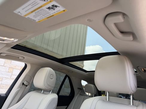 Used 2021 Mercedes-Benz GLE 350 4MATIC w/ AMG Line Exterior image 24