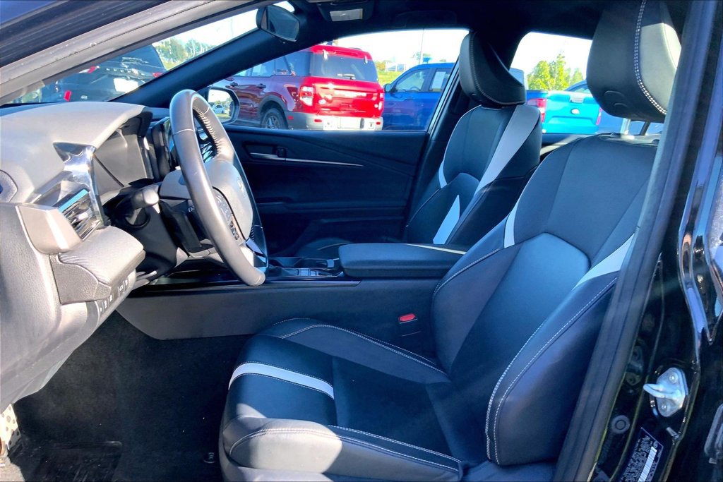 Used 2025 Toyota Camry SE FWD image 9