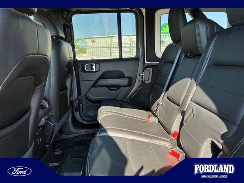 Used 2020 Jeep Wrangler Unlimited Sahara AWD/4WD image 17