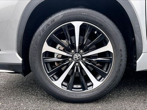 Used 2022 Toyota Highlander XSE image 9