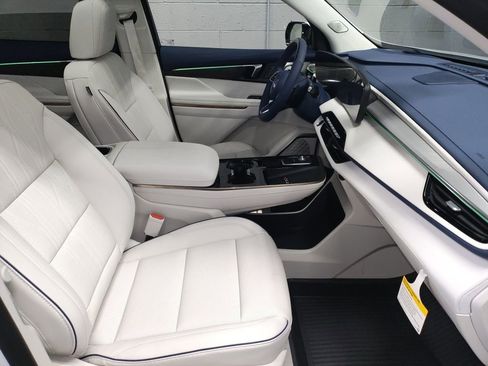 New 2026 Buick Enclave Avenir w/ Super Cruise Package image 7