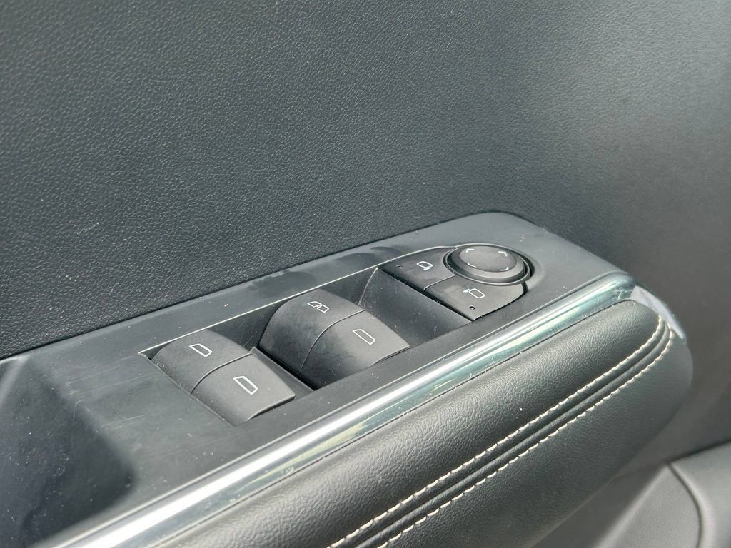 Used 2025 GMC Acadia Elevation FWD image 23