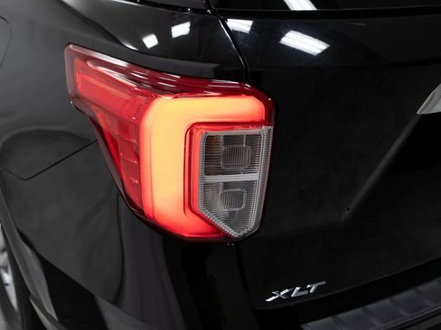 Used 2023 Ford Explorer XLT image 34
