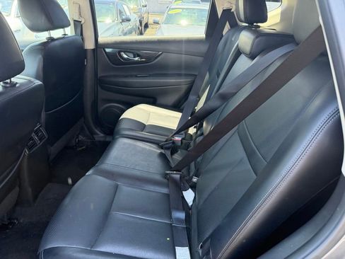 Used 2018 Nissan Rogue SL w/ Premium Package FWD image 9