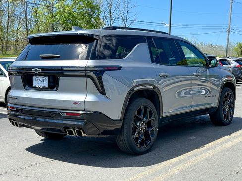 Used 2024 Chevrolet Traverse RS w/ LPO, Floor Liner Package FWD image 8