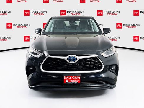 Used 2023 Toyota Highlander LE AWD/4WD image 2