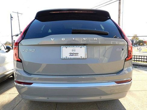 New 2026 Volvo XC90 B6 Plus w/ Protection Package Premier image 9