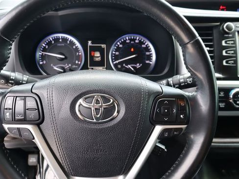 Used 2017 Toyota Highlander XLE image 33