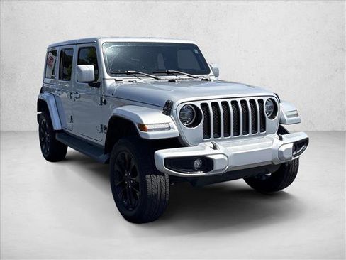 Used 2022 Jeep Wrangler Unlimited Sahara AWD/4WD image 3