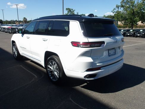 New 2025 Jeep Grand Cherokee L Summit w/ Luxury Tech Group V image 6