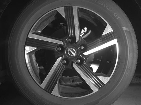 Used 2025 Nissan Sentra SV FWD image 14